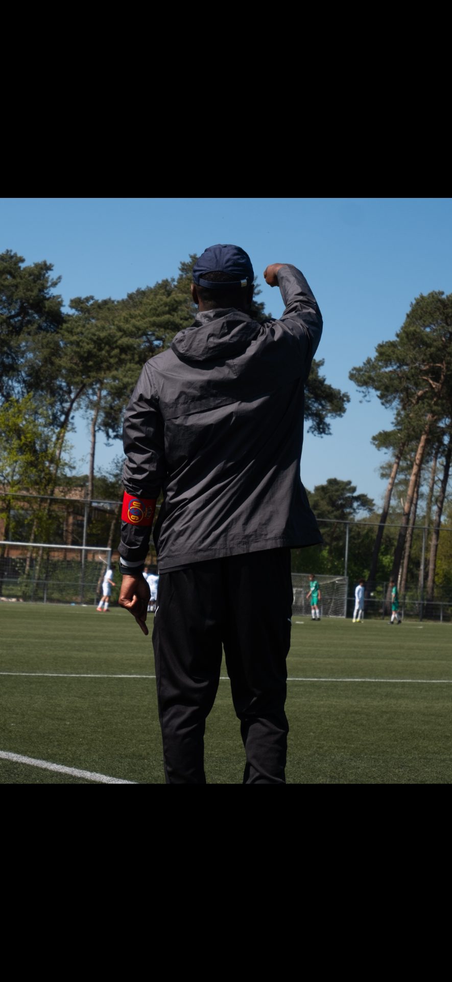 Coach CAP FOOT CONSEILS dirigeant une séance sur le terrain